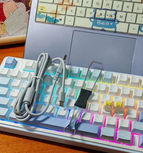 敲击键盘的短语是什么意思？它在电脑操作中有何作用？