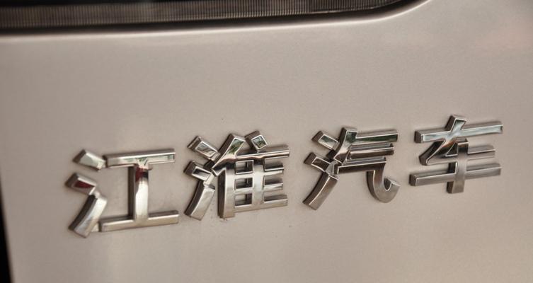 带有老鹰标志的汽车品牌是什么？