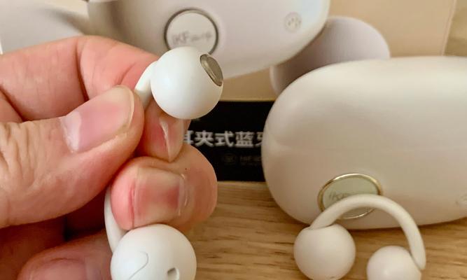 两副蓝牙耳机如何同时连接一个设备？连接过程中可能会遇到哪些问题？