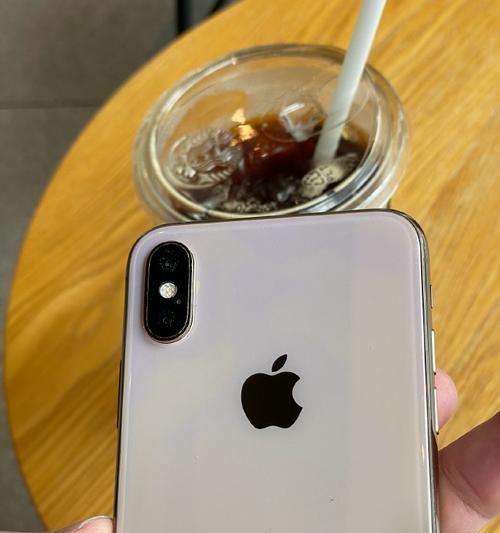 手机摄像头进灰如何清理？