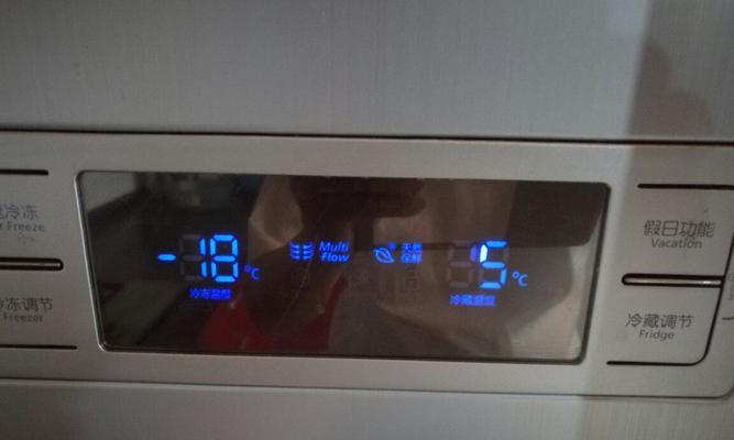 解决现代冰箱故障码F7的方法（掌握冰箱显示f7后的解决方案，轻松修复故障）