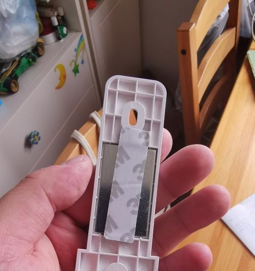 解决电视机遥控器粘粘的问题（教你有效应对粘粘的电视机遥控器）