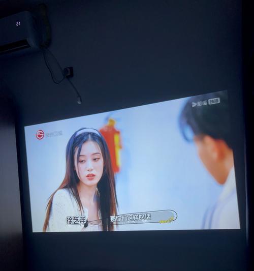 白墙投影（以投影仪直接投射在白墙上，为您带来超越想象的影音体验）
