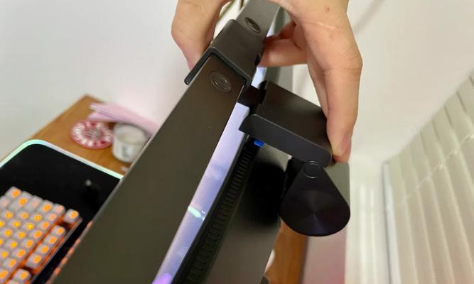 如何解锁以泰坦显示器屏幕锁定？（实用技巧帮你轻松解决屏幕锁定问题）