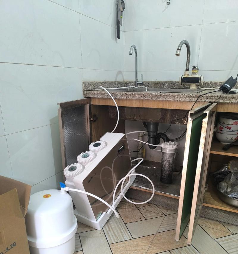 净水器安装指南（轻松安装净水器）