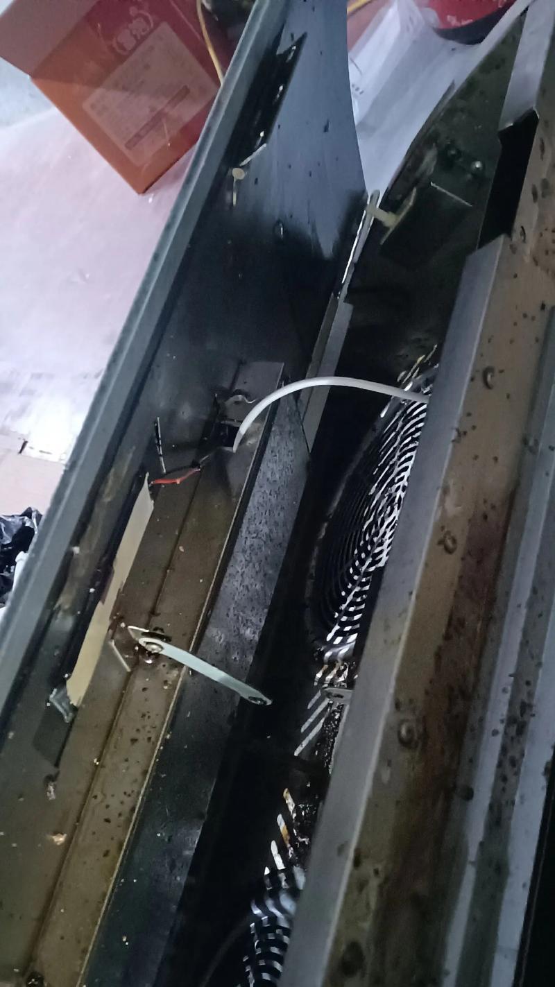 解决阿诗丹顿油烟机不通电问题的有效方法（如何自行修复阿诗丹顿油烟机停电问题）